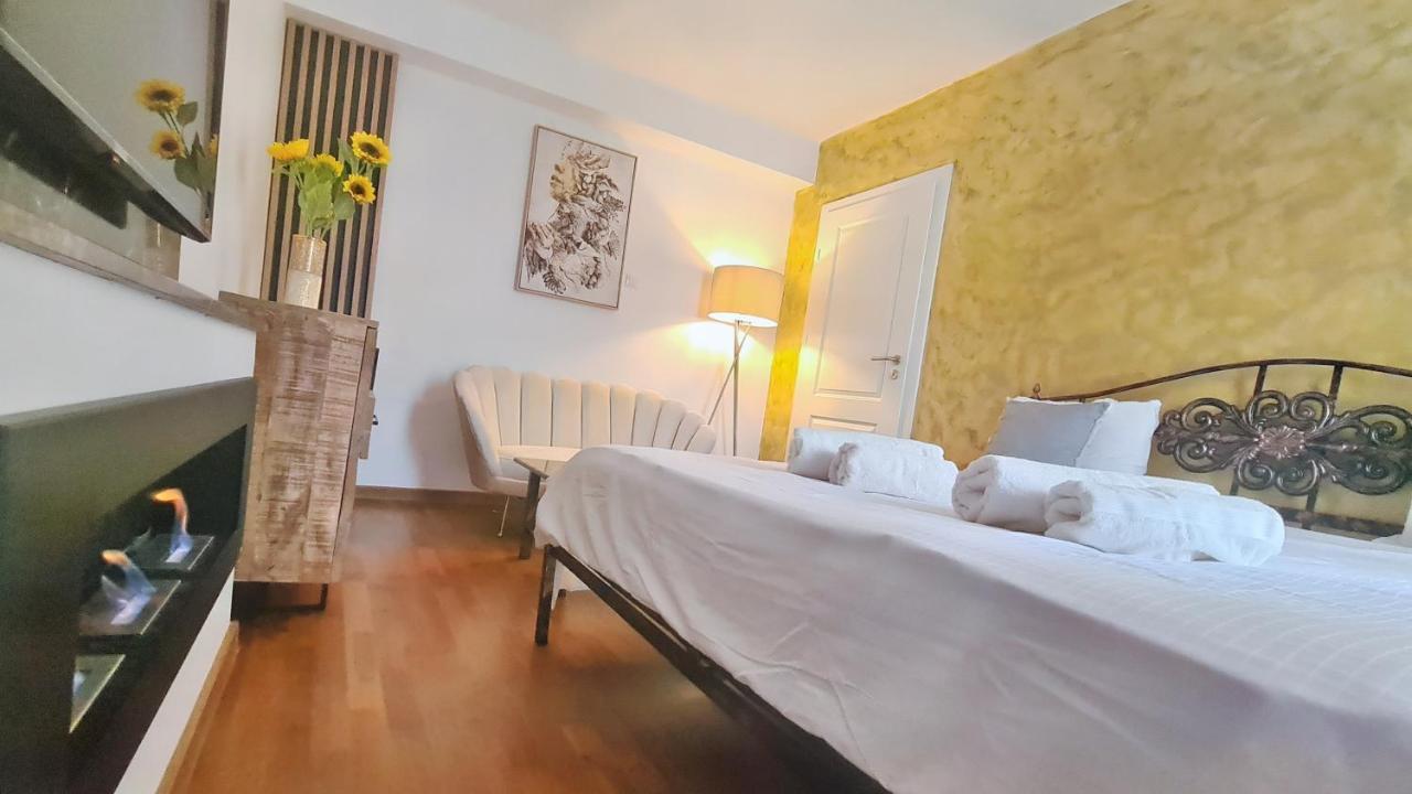 Main Square 5 Star Luxury With View Apartment